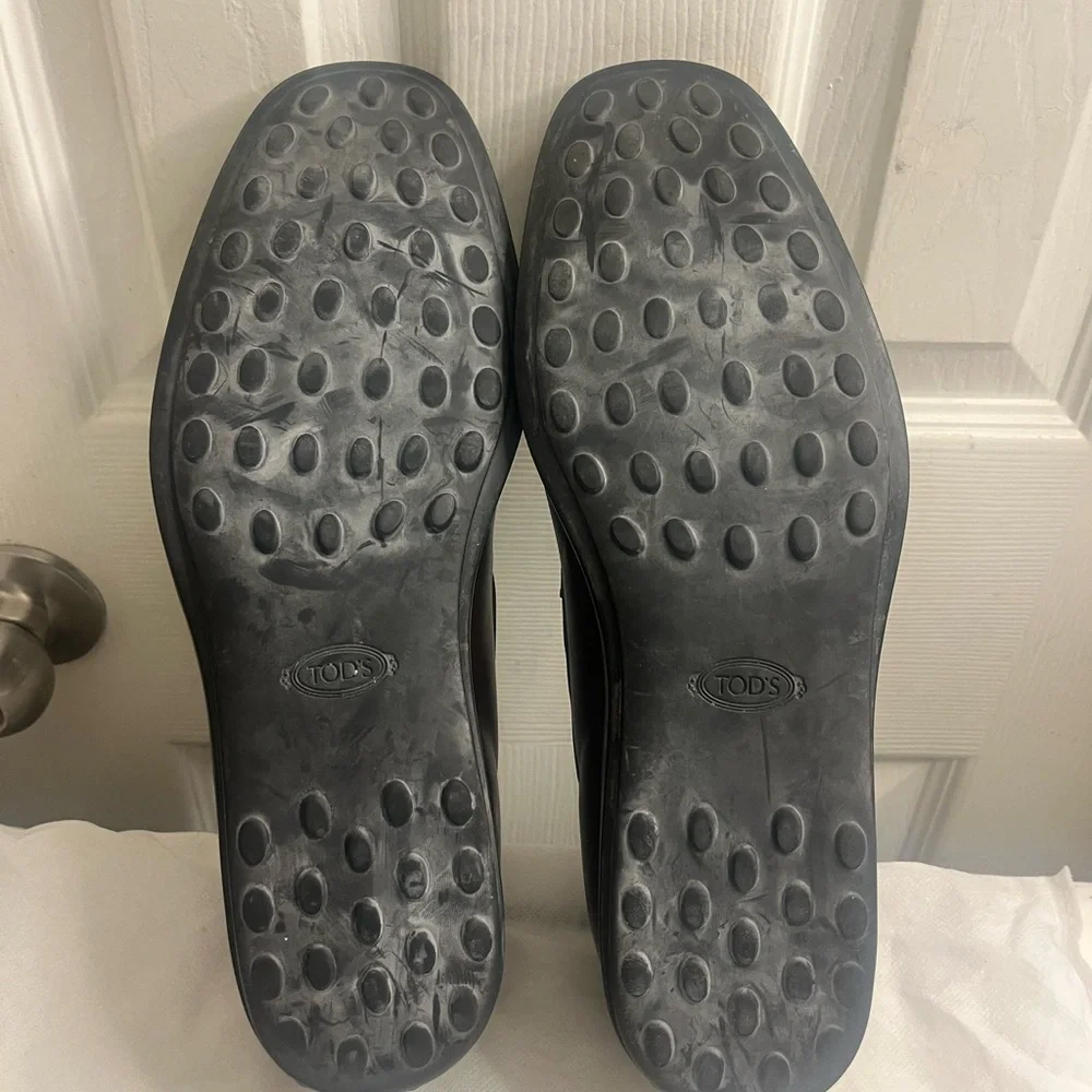 Tod's Men's Dark Brown Leather Slip-Ons, size 9, pre-owned, gently used